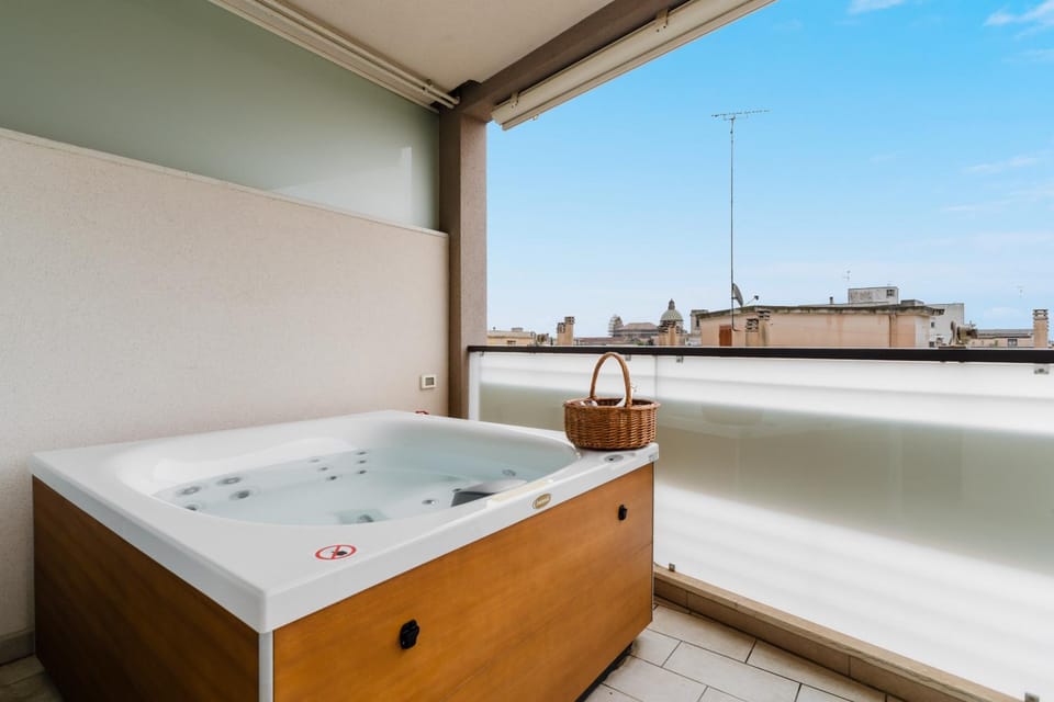 Hot Tub, Balcony/Terrace