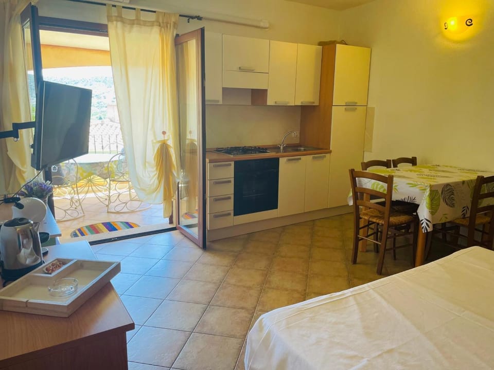 Property building, Kitchen or kitchenette, Living room