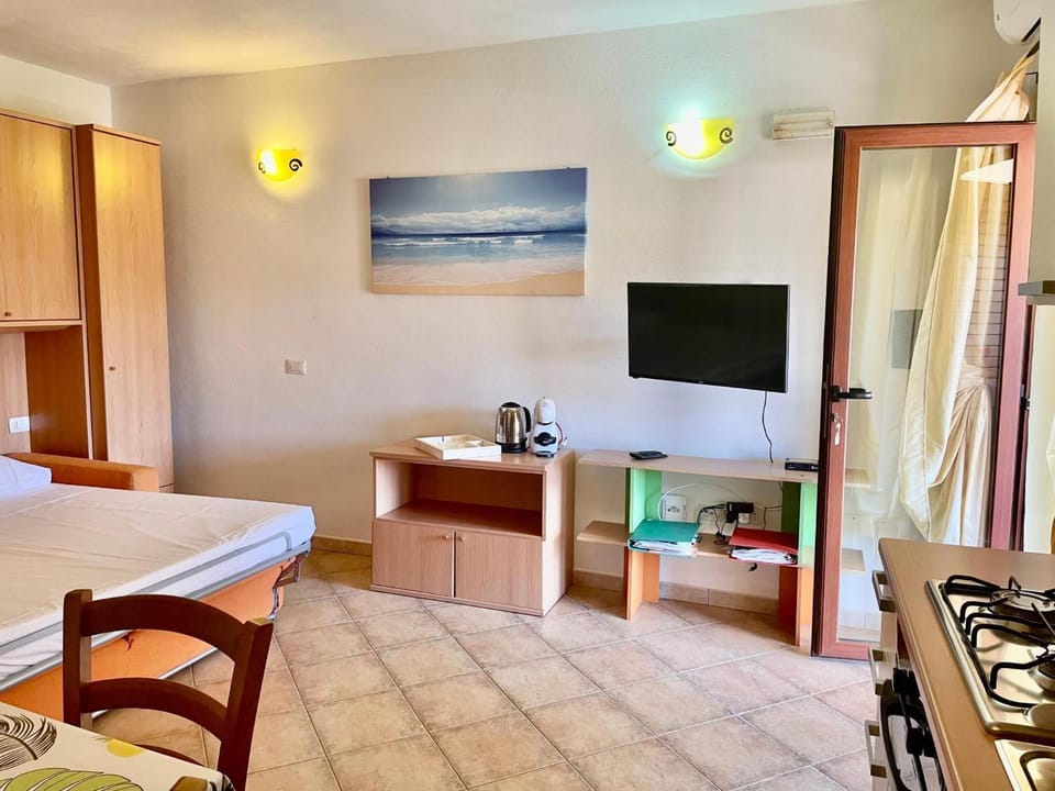 Property building, Kitchen or kitchenette, Living room