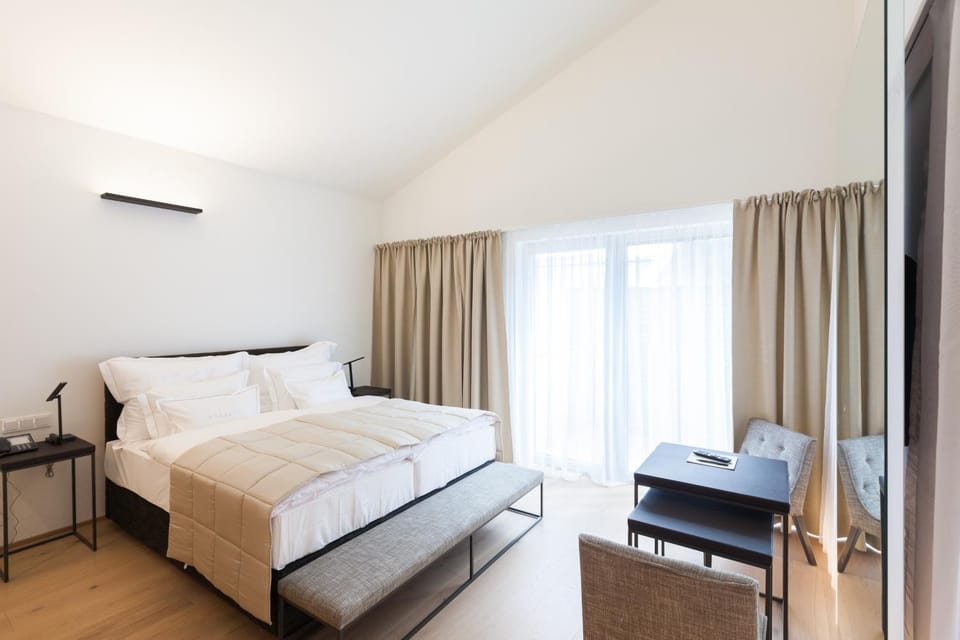 Bed, Photo of the whole room, Decorative detail