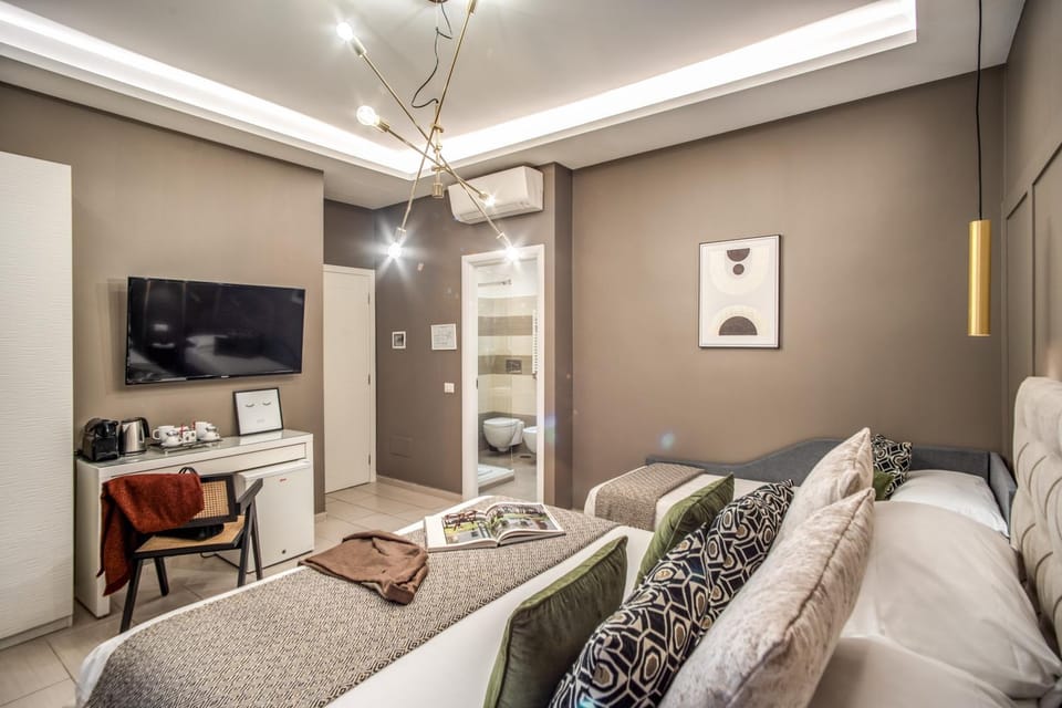Borgognona Rooms Bed and Breakfast in Rome