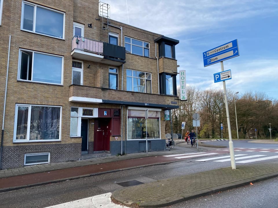 Hotel Cafe The Windmill Hotel in Rotterdam