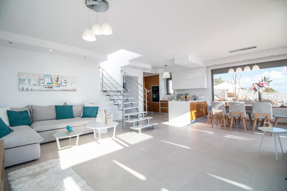 Kitchen or kitchenette, Living room, Seating area, Dining area