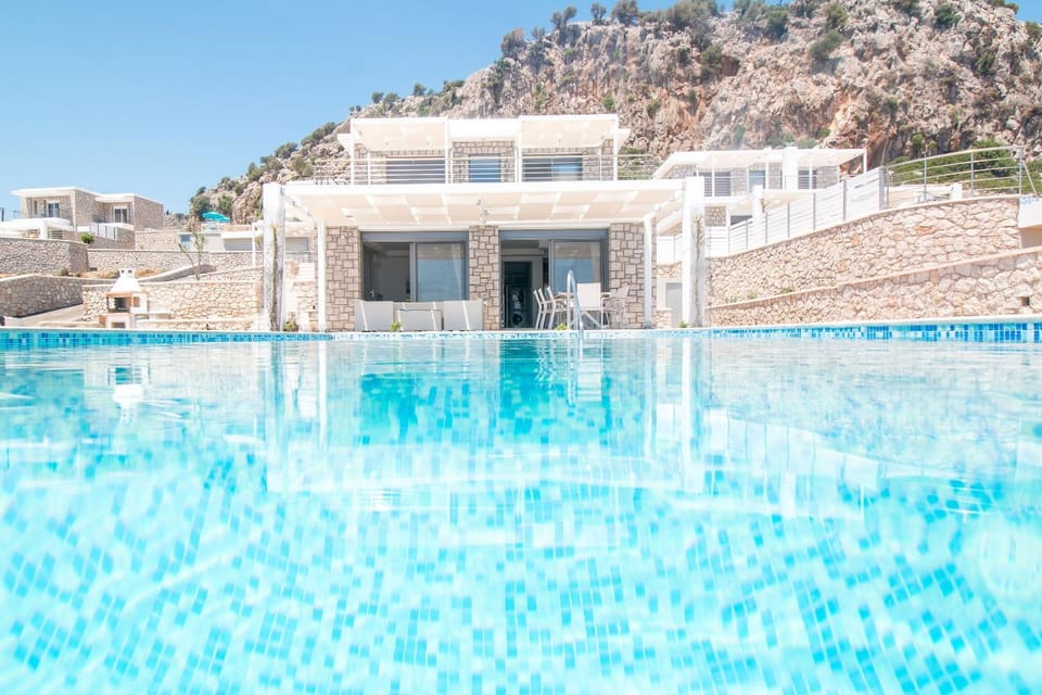 Property building, Day, Mountain view, Pool view, Swimming pool, sunbed
