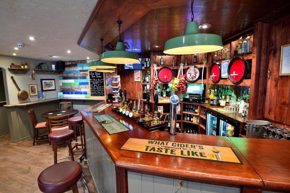 Lounge or bar, Alcoholic drinks, Non alcoholic drinks