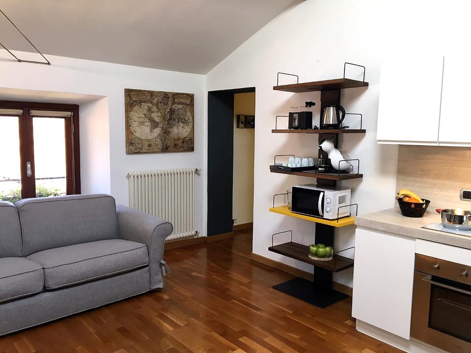 Kitchen or kitchenette, Living room, On site