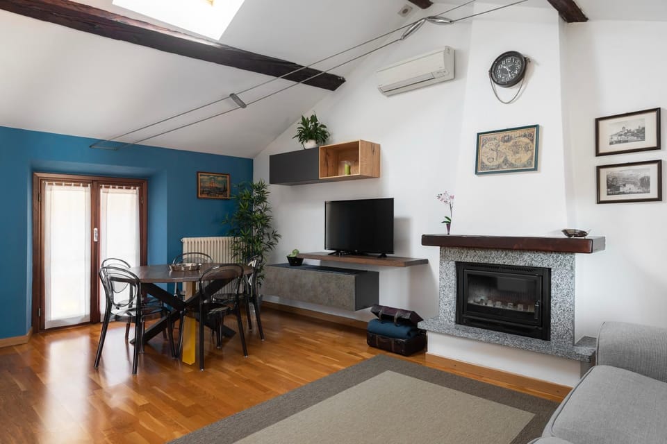 Day, TV and multimedia, Living room, Dining area, On site