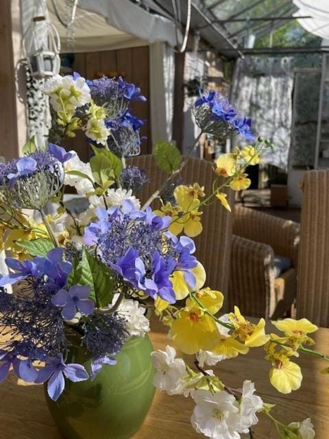 Vrijstaande accommodatie Glamping de Kas InN House in South Holland (province)