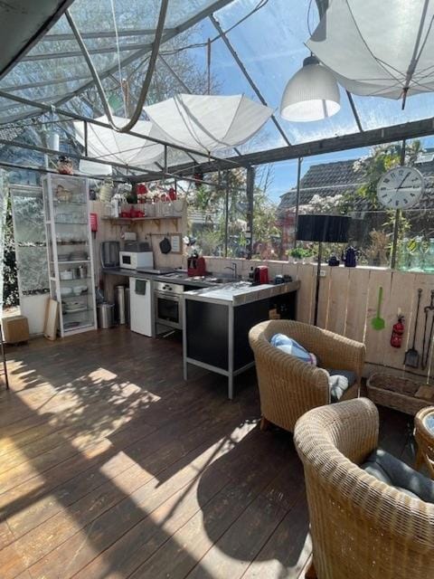 Vrijstaande accommodatie Glamping de Kas InN House in South Holland (province)