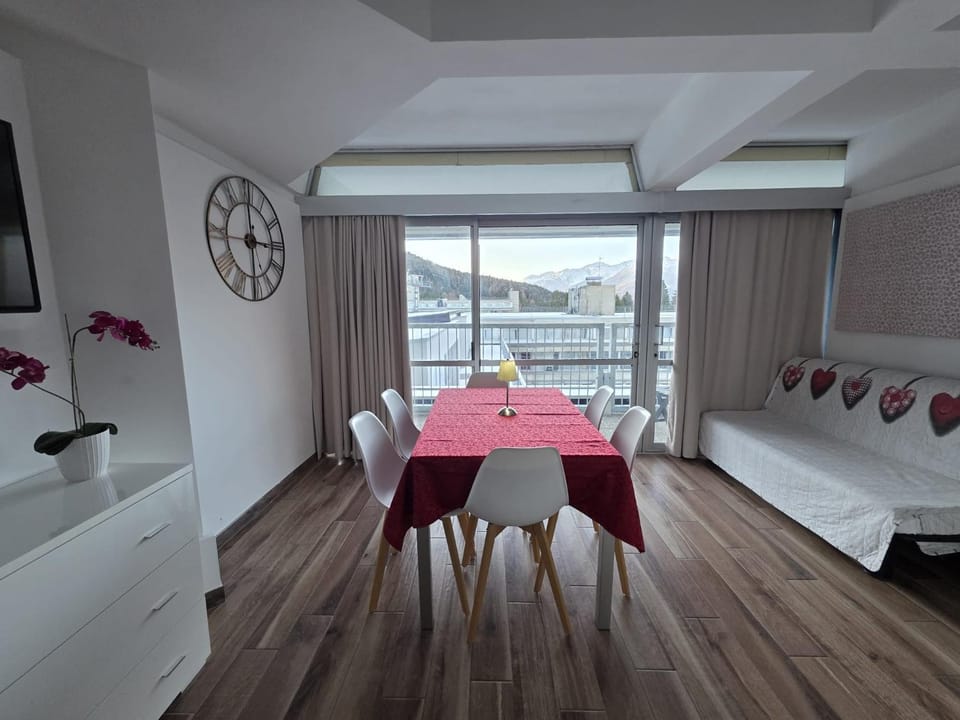 Day, Natural landscape, Living room