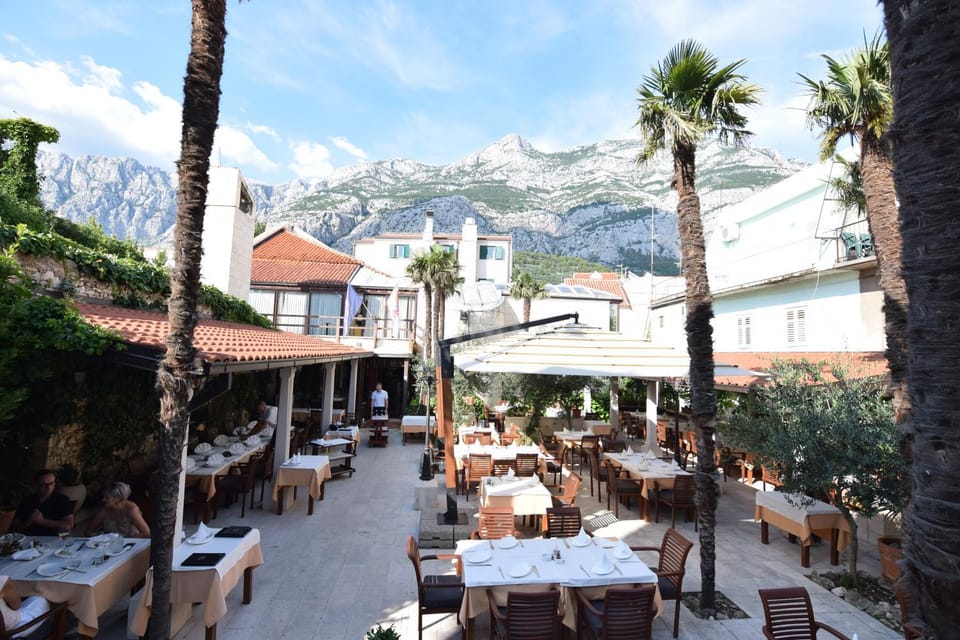 Restaurant/places to eat, Restaurant/places to eat