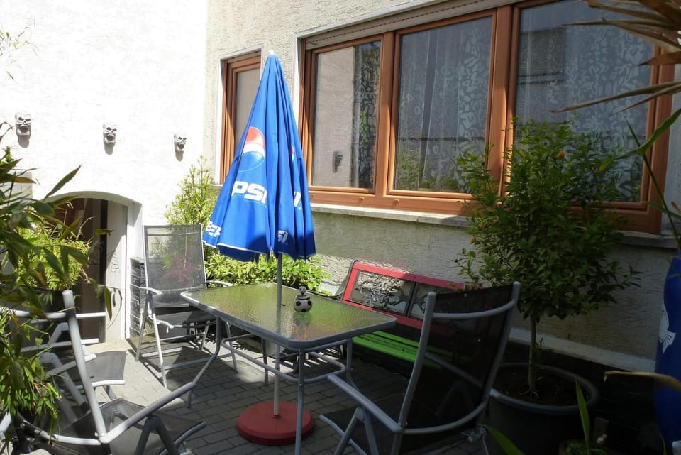 Patio, BBQ facilities