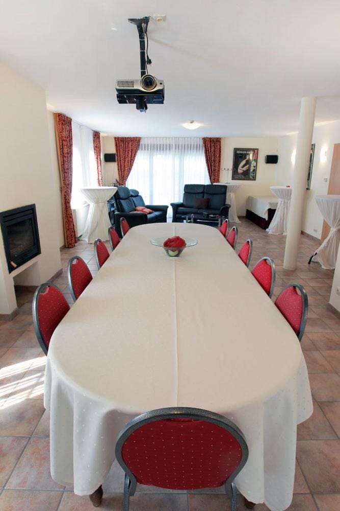 Meeting/conference room