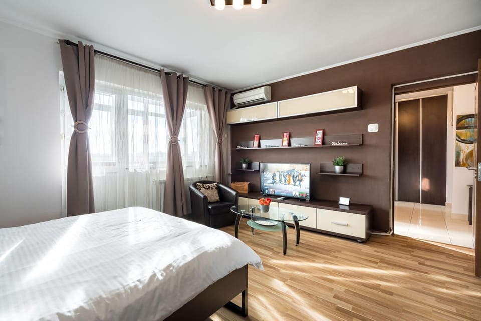 Bed, TV and multimedia, Seating area, hair dresser, air conditioner