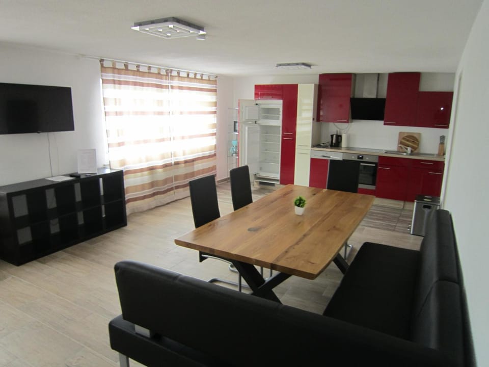 TV and multimedia, Kitchen or kitchenette, Living room, Seating area, Dining area, oven, pet friendly, stove