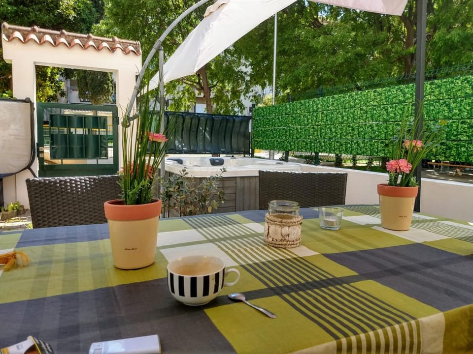 Garden, Hot Tub, Massage