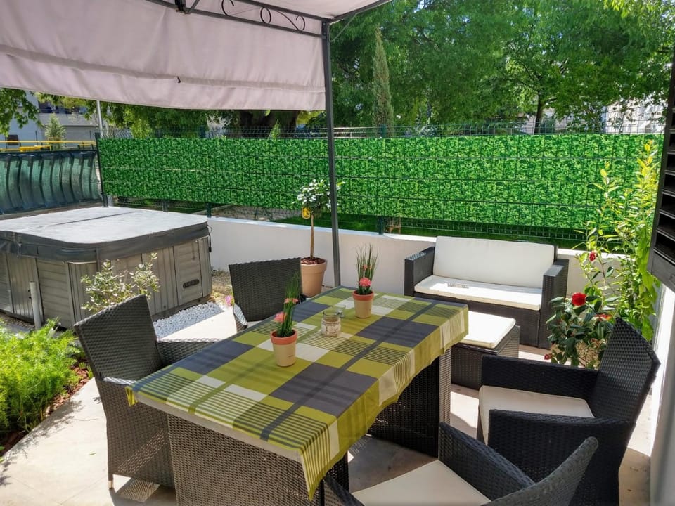 BBQ facilities, Garden