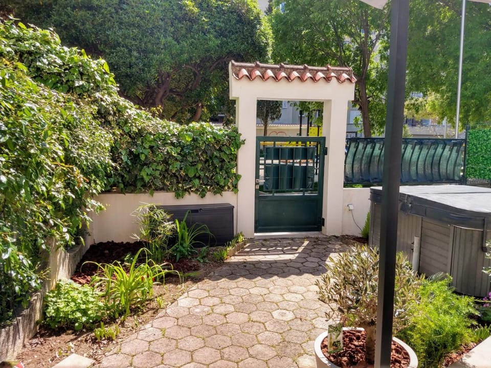 Patio, Facade/entrance, Garden, Hot Tub, Massage