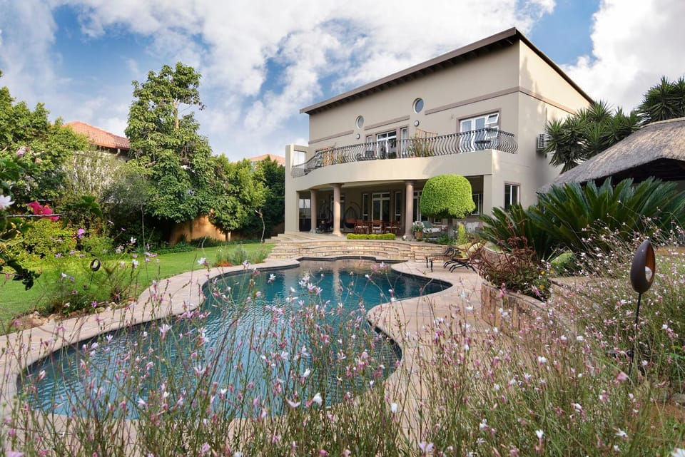 Property building, Garden, Swimming pool, Swimming pool