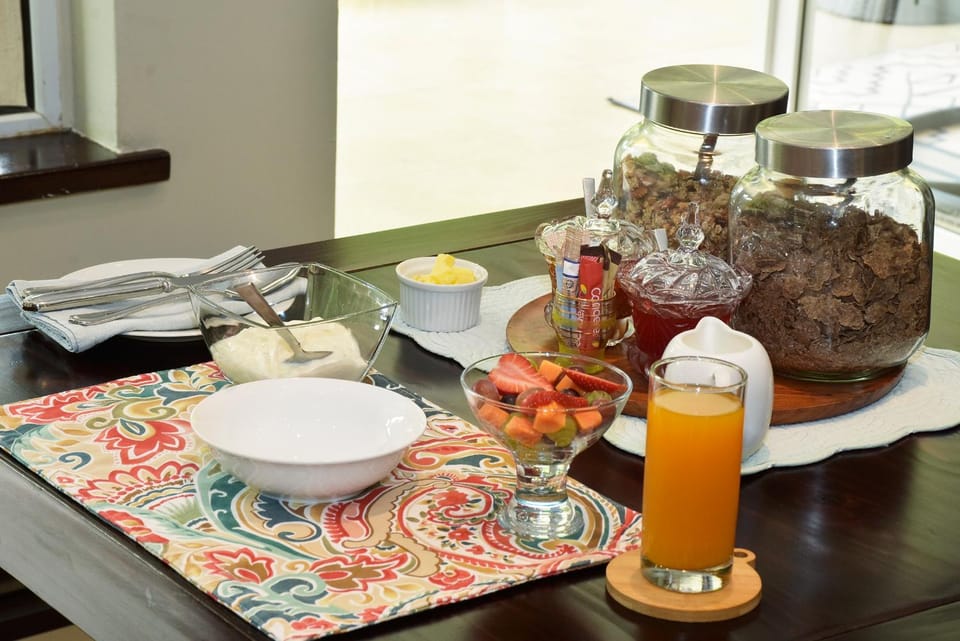 Coffee/tea facilities, Dining area, Breakfast, Continental breakfast