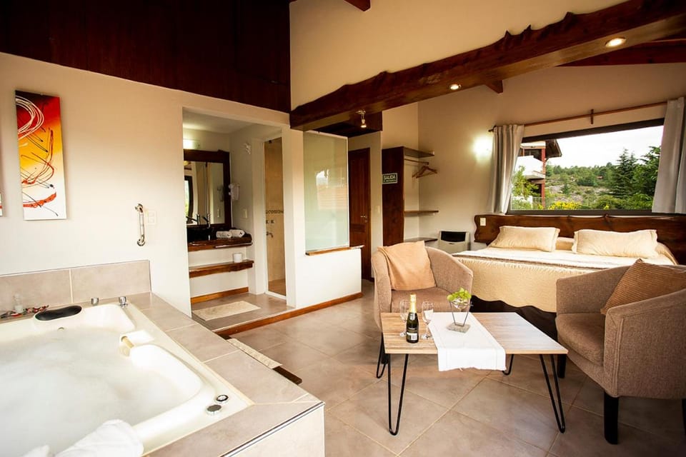 Bed, Hot Tub, Photo of the whole room, Bedroom