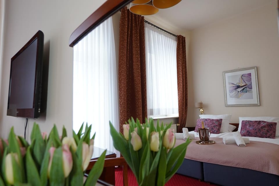 Communal lounge/ TV room, Bed, TV and multimedia, Photo of the whole room, Evening entertainment, Bedroom, towels