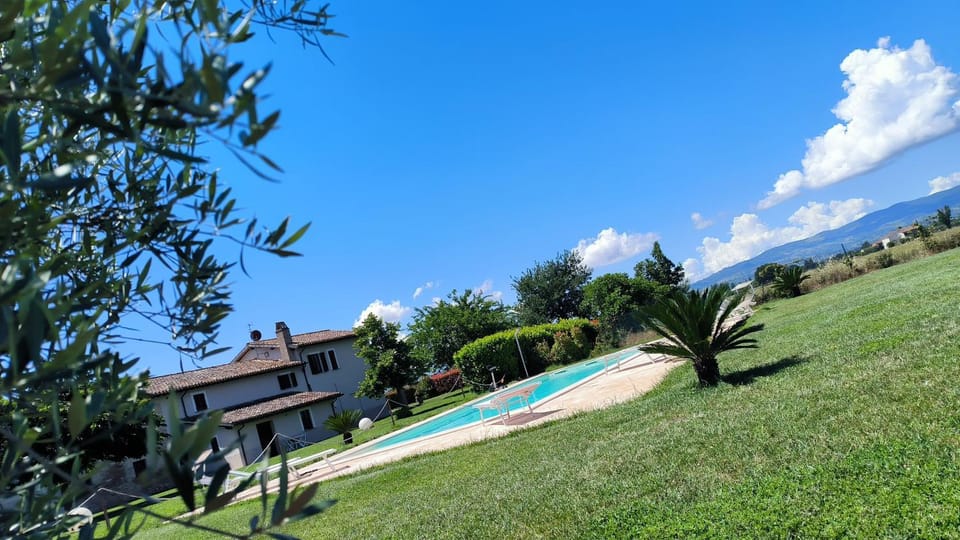 Property building, Day, Garden, Garden view, Swimming pool