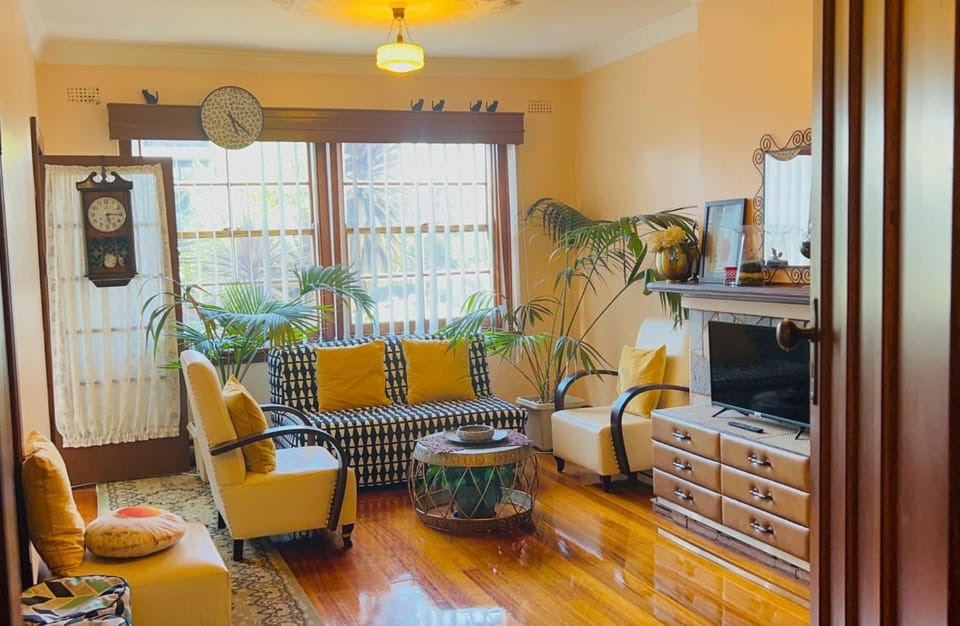 Deco Family House Bed and Breakfast in Melbourne