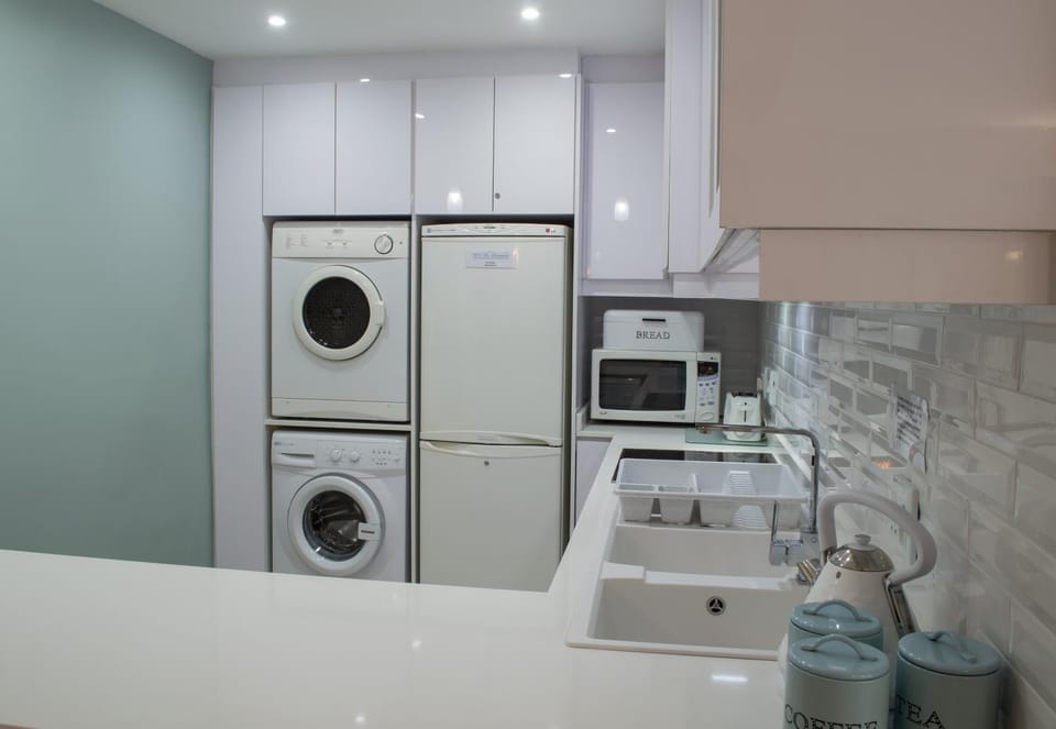 Kitchen or kitchenette, washing machine, dryer
