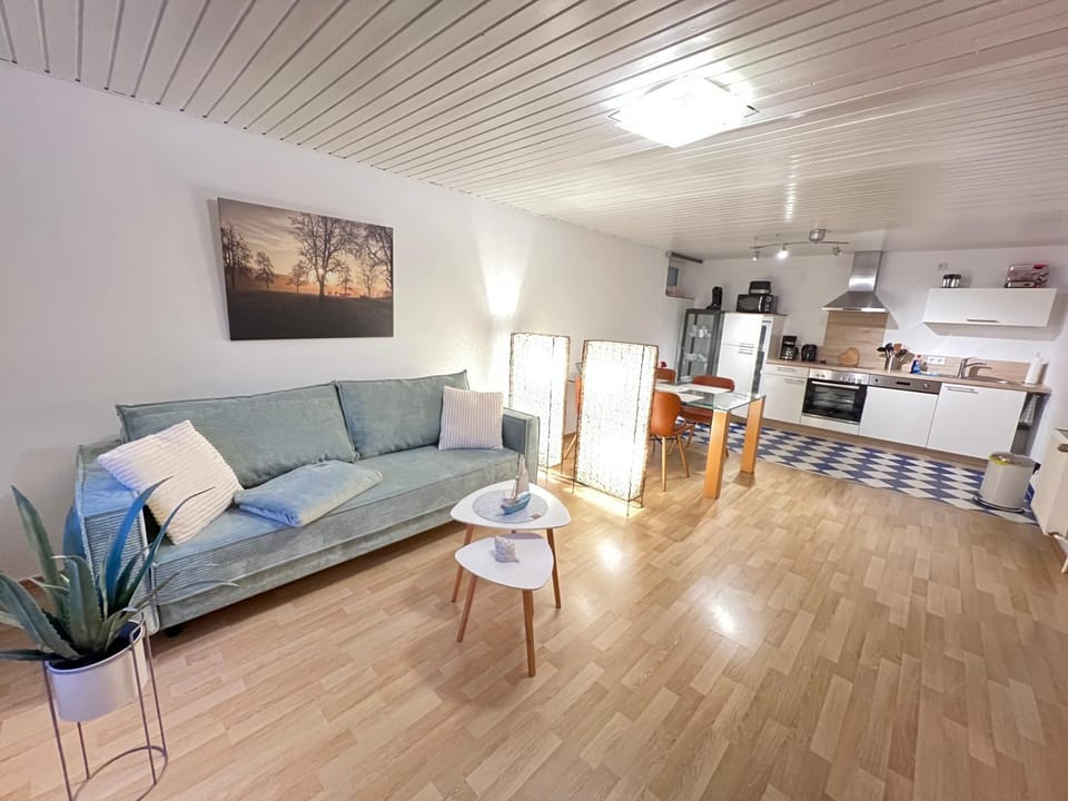 Bed, Kitchen or kitchenette, Living room, Seating area, Dining area