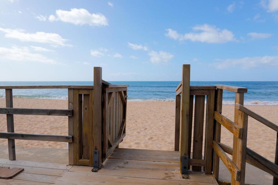 Facade/entrance, Beach, Sea view
