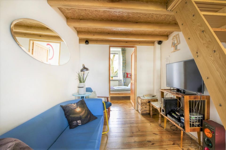 Bed, TV and multimedia, Bedroom