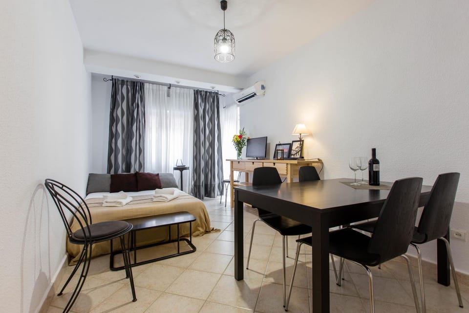 Seating area, Bedroom