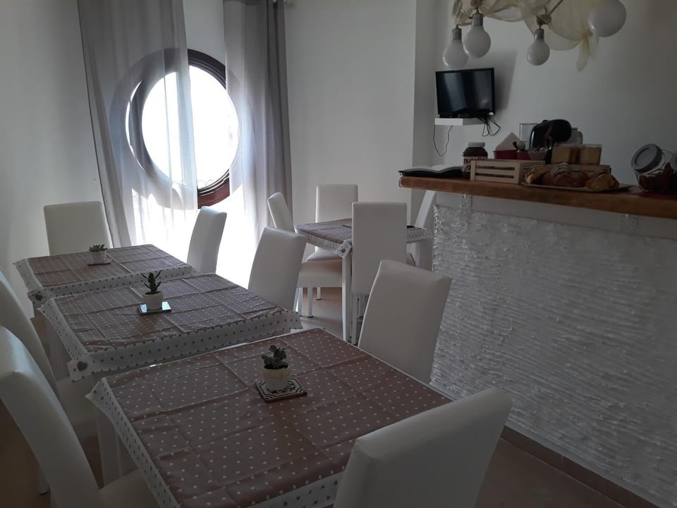 Lounge or bar, Lounge or bar