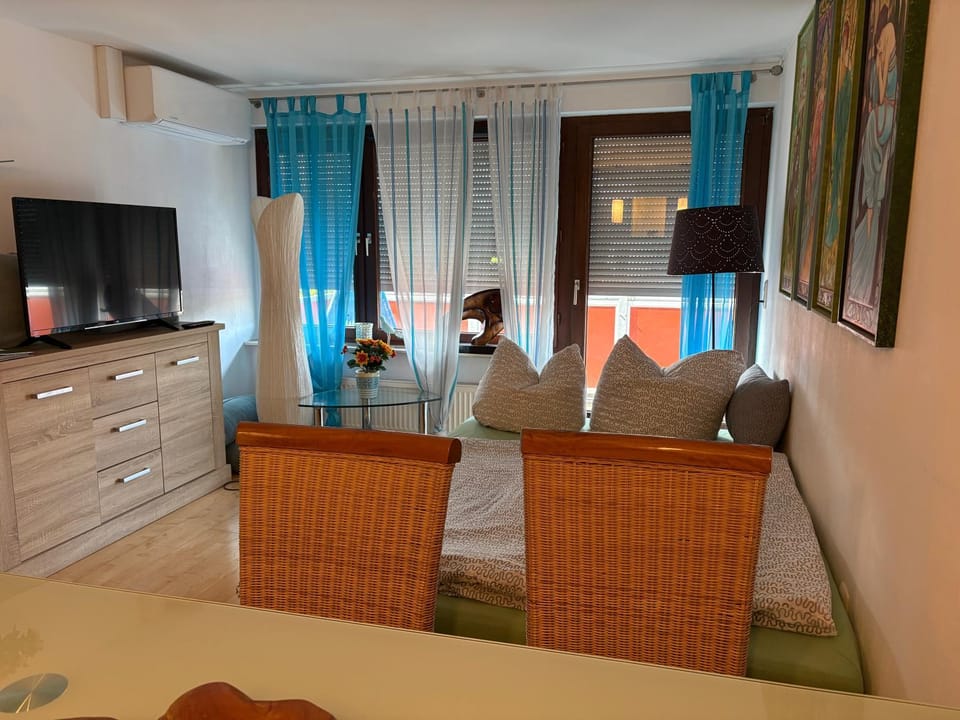 Living room, Photo of the whole room, Bedroom