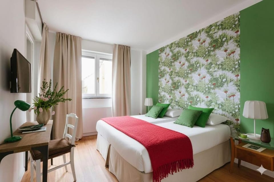 Bed, TV and multimedia, Bedroom, City view