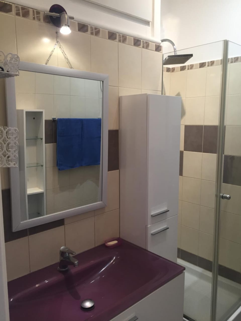 Bathroom, towels