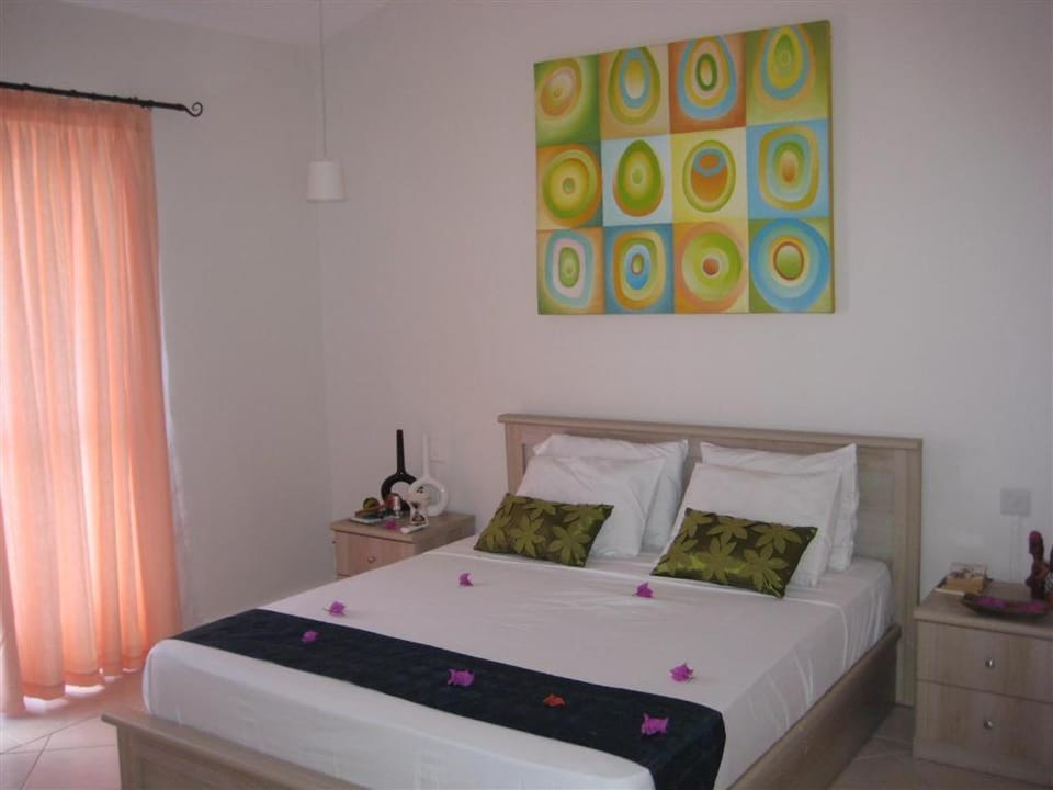 Photo of the whole room, Decorative detail, Bedroom