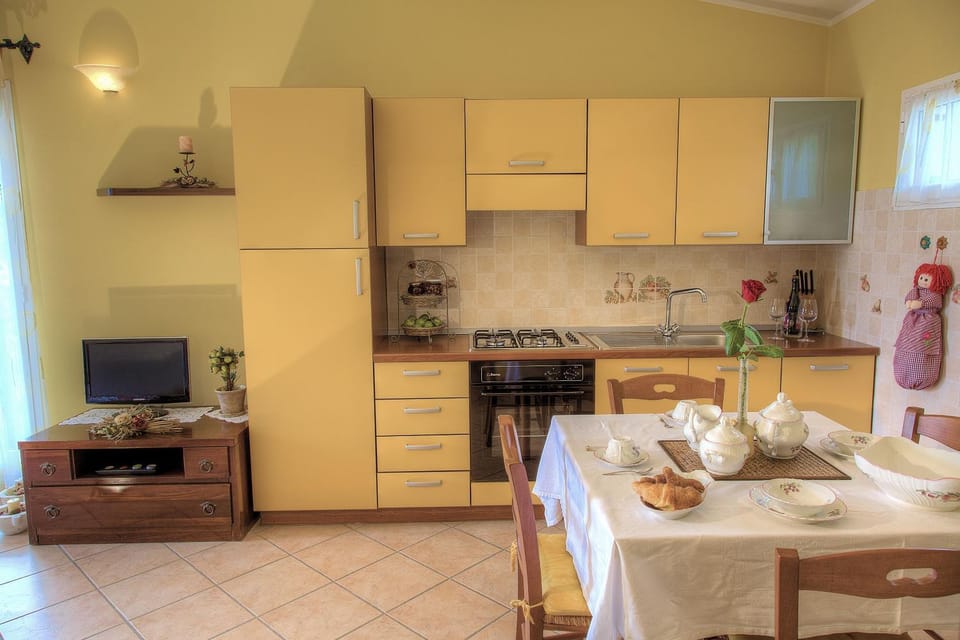 Kitchen or kitchenette