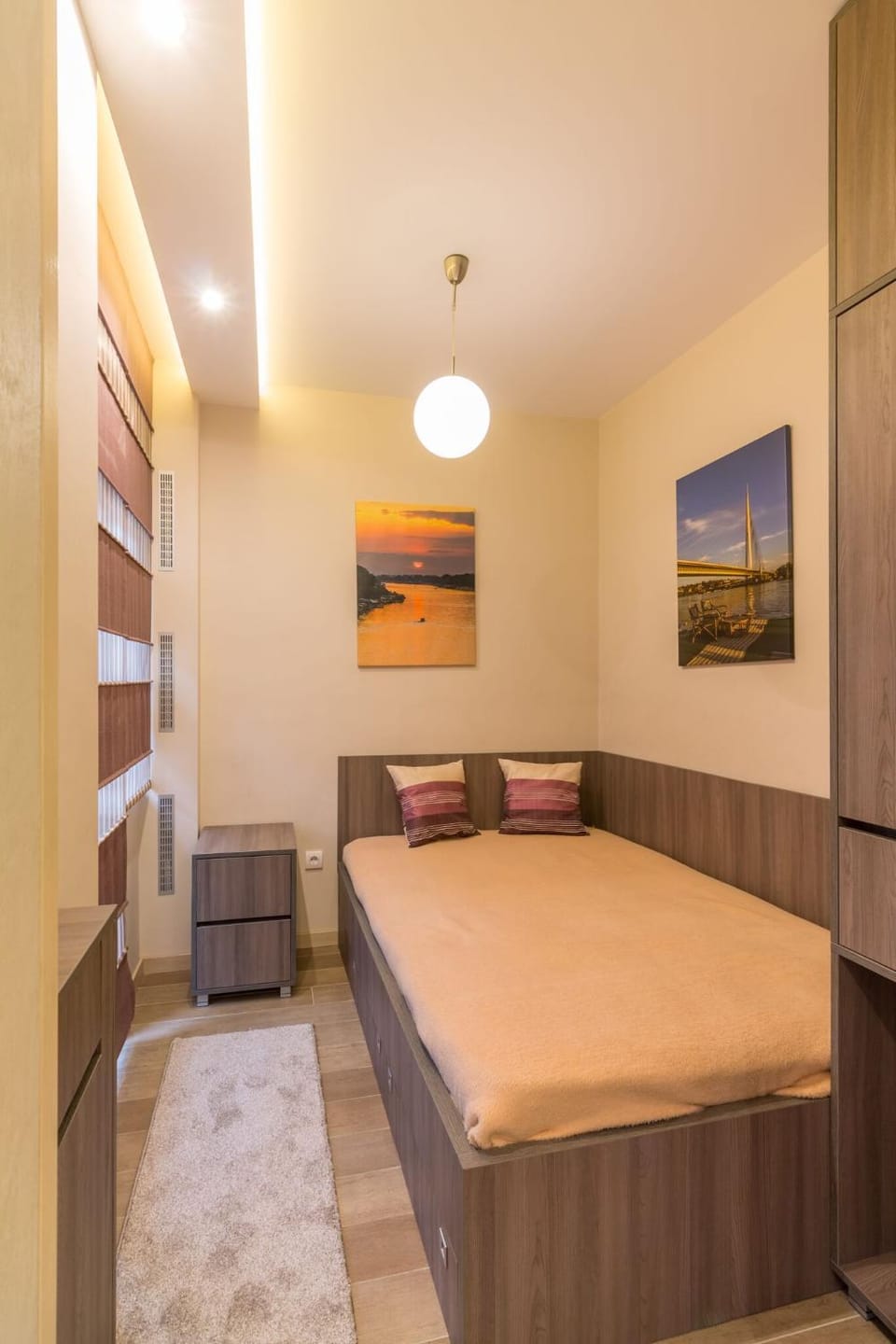 Photo of the whole room, Bedroom