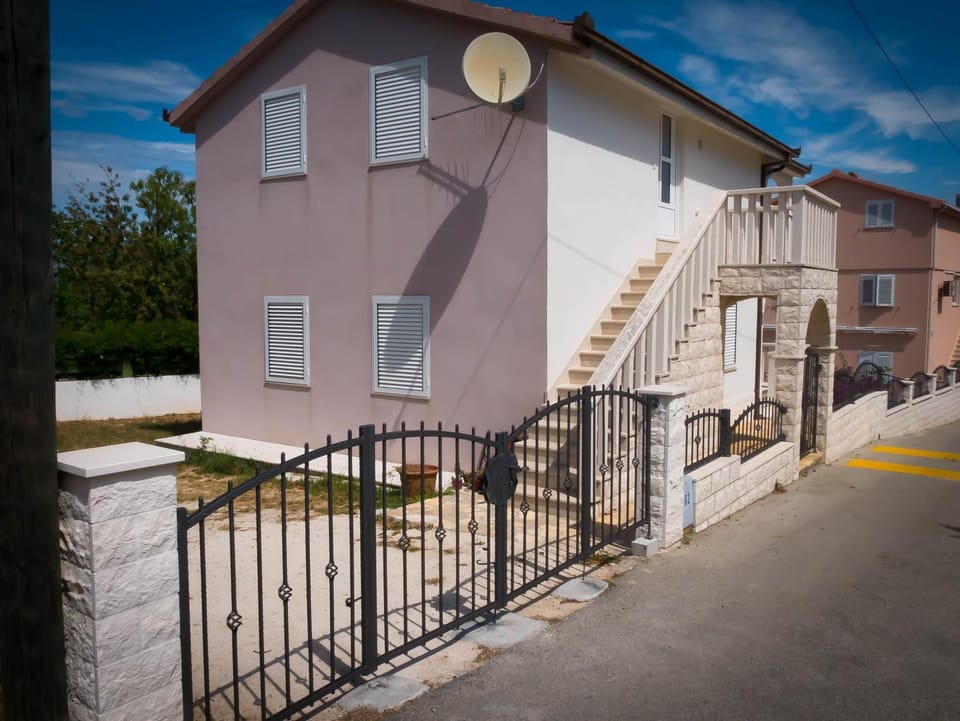 Property building, Day, Summer