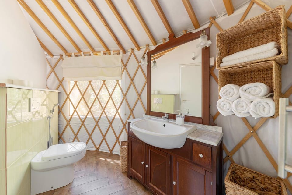 Toilet, Bathroom, towels