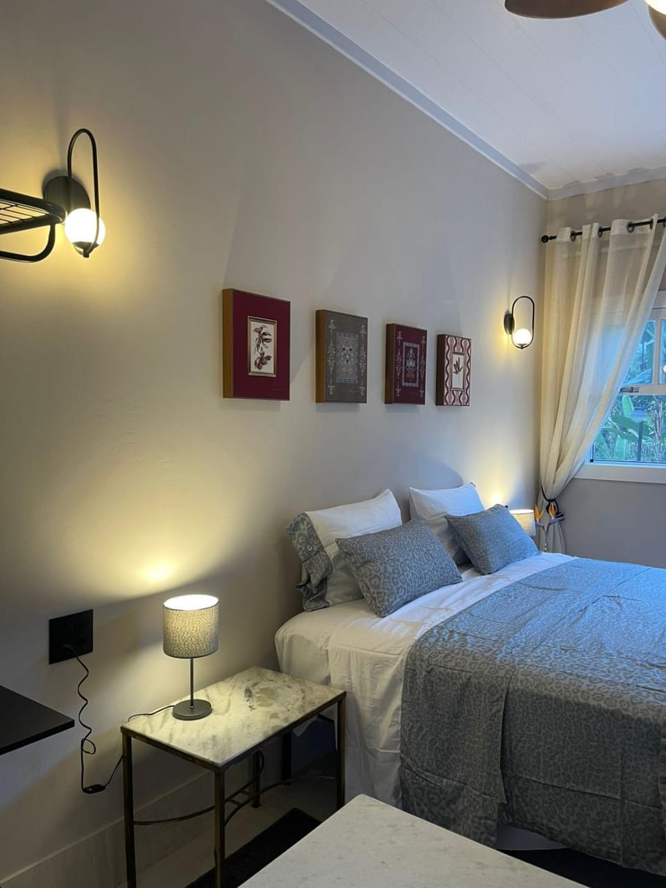 Bed, Photo of the whole room, Bedroom