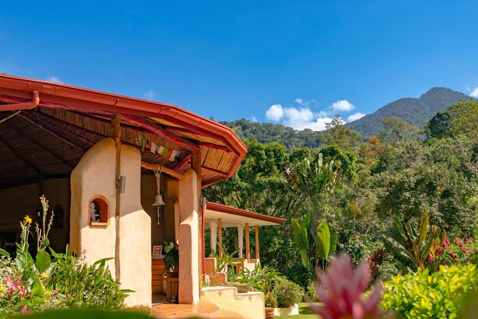 Rio Chirripo Nature lodge in San José Province