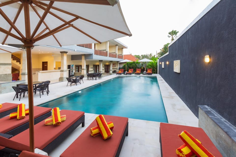 Garden, Area and facilities, Swimming pool