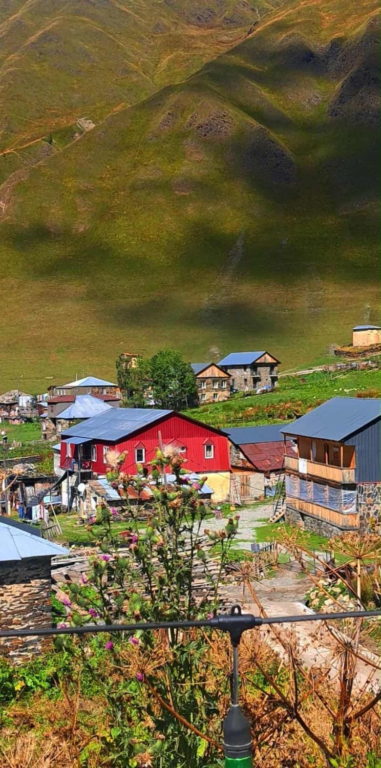 Property building, Day, Neighbourhood, Natural landscape, Mountain view, Parking