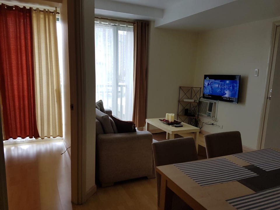 TV and multimedia, Living room, Seating area, Dining area, Bedroom