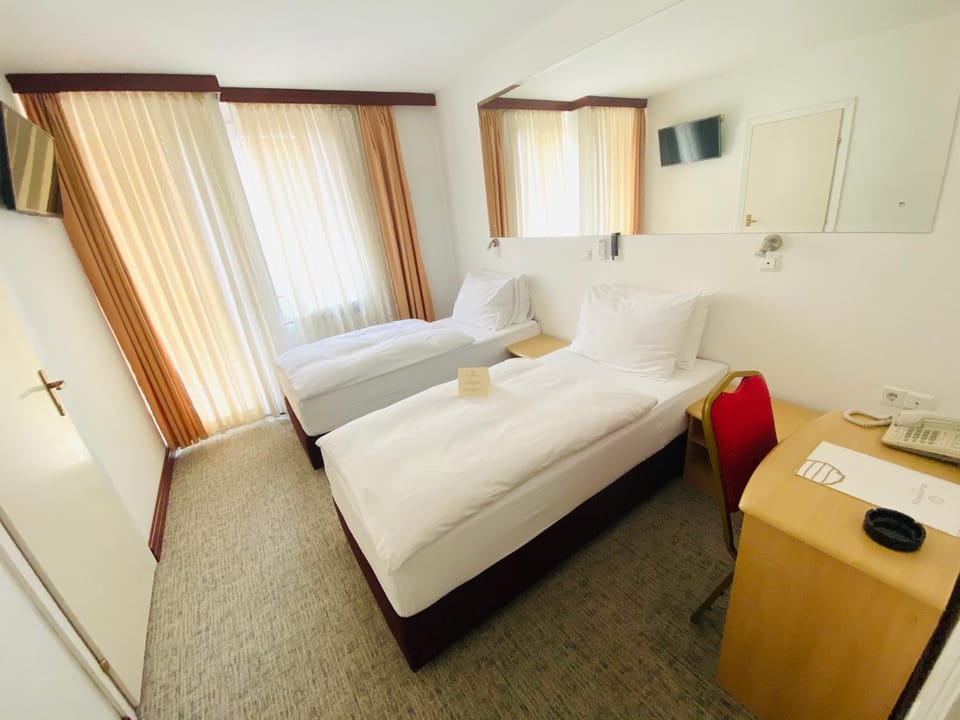 Bed, Bedroom, City view, City view, River view, River view