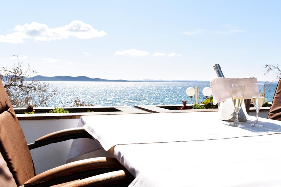 Restaurant/places to eat, Summer, Balcony/Terrace, Evening entertainment, Sea view, Entertainment