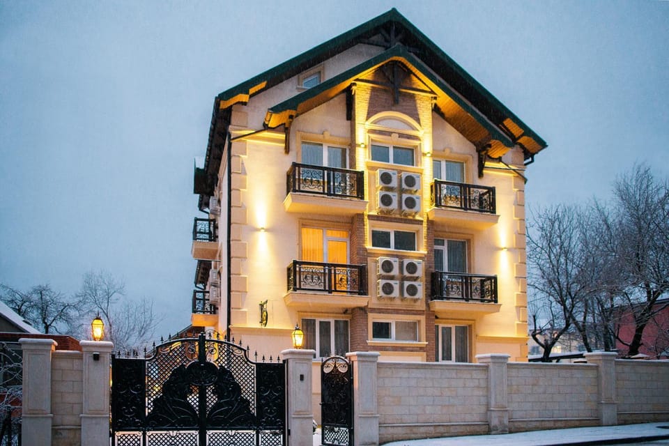 Facade/entrance